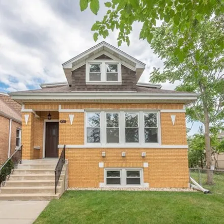 Buy this 8 bed house on 3737 North Oconto Avenue in Chicago, IL 60634