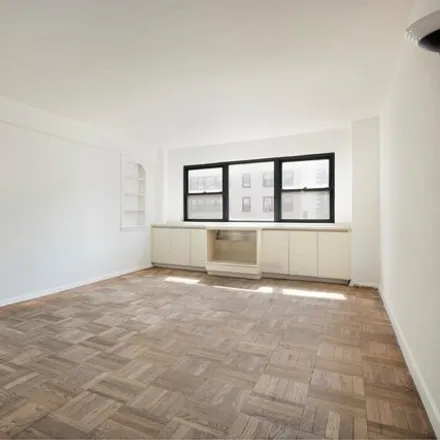 Image 5 - 181 E 73rd St Apt 8a, New York, 10021 - Apartment for sale