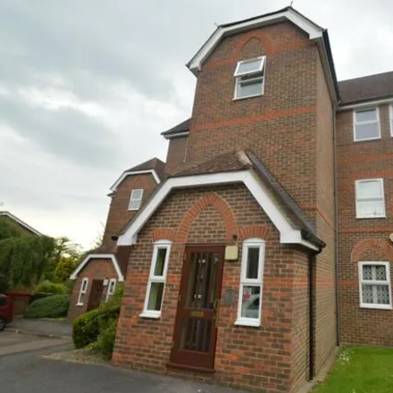Rent this 3 bed room on Benjamin's Footpath in High Wycombe, HP13 6LX