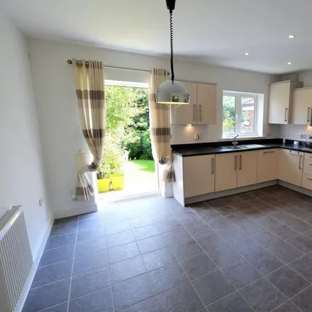 Image 4 - Pembridge Gardens, Stevenage, SG2 8BF, United Kingdom - House for rent