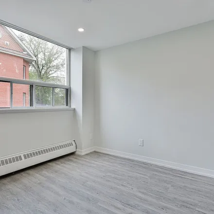Image 2 - 15 Walmer Road, Old Toronto, ON M5S 1X1, Canada - Apartment for rent