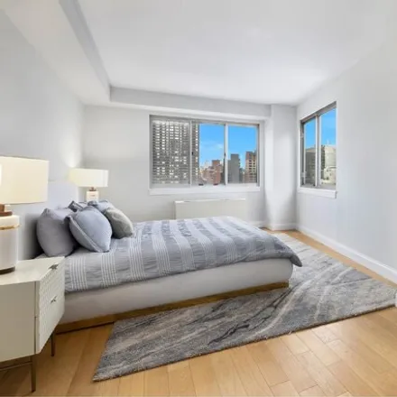 Image 4 - 308 East 38th Street, New York, NY 10016, USA - Condo for sale
