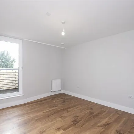 Image 4 - 18 Boston Road, London, W7 2AW, United Kingdom - Townhouse for rent
