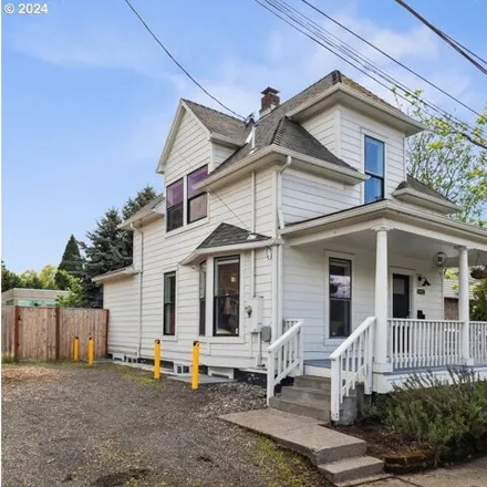 Image 1 - 5402 Northeast Hoyt Street, Portland, OR 97213, USA - House for sale