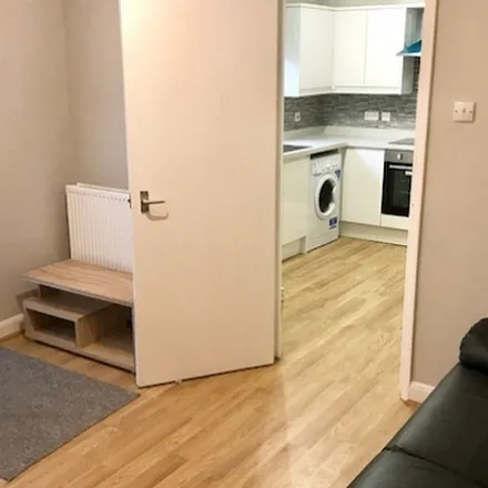 Image 3 - 4 Broomhall Road, Sheffield, S10 2DN, United Kingdom - Apartment for rent