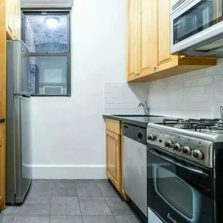Image 3 - 185 Avenue C, New York, NY 10009, USA - House for rent