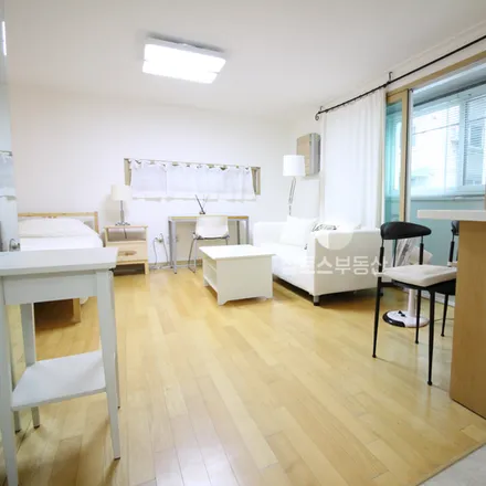 Rent this studio apartment on 서울특별시 강남구 대치동 896-30