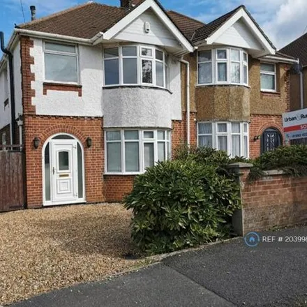 Rent this 3 bed duplex on Somerset Avenue in Luton, LU2 0TG
