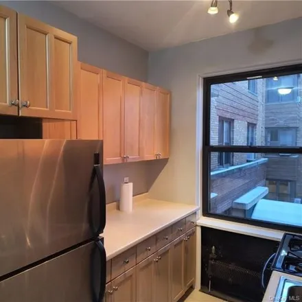 Rent this 2 bed condo on 2 Greenridge Avenue in City of White Plains, NY 10605