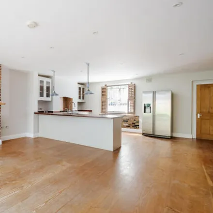 Image 3 - 128 Northchurch Road, London, N1 3NY, United Kingdom - Townhouse for sale