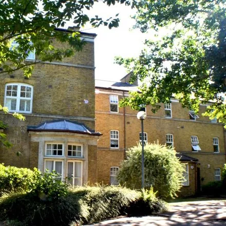 Rent this studio apartment on Mendip Court in Avonley Road, London