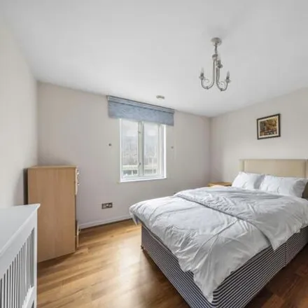 Image 4 - Oakeford House, 72 Russell Road, London, W14 8HU, United Kingdom - Apartment for sale