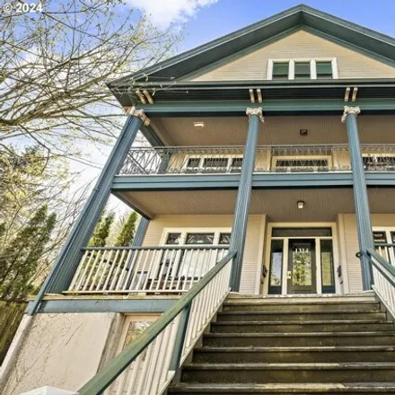 Buy this 6 bed house on 1314 Southwest Hall Street in Portland, OR 97201