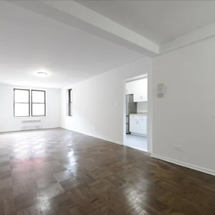 Image 2 - 10-40 Neilson Street, New York, NY 11691, USA - Apartment for sale
