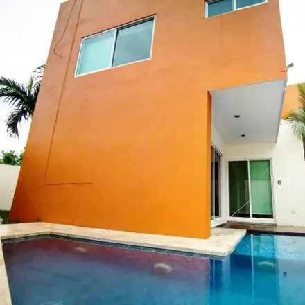 Rent this 3 bed house on Calle 40 in 24100 Ciudad del Carmen, CAM