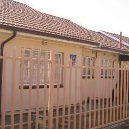 Rent this 3 bed apartment on Johannesburg in Roseacre, ZA