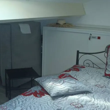 Rent this 2 bed duplex on Marseillan-Plage in Rue de l'Ancienne École, 34340 Marseillan Plage