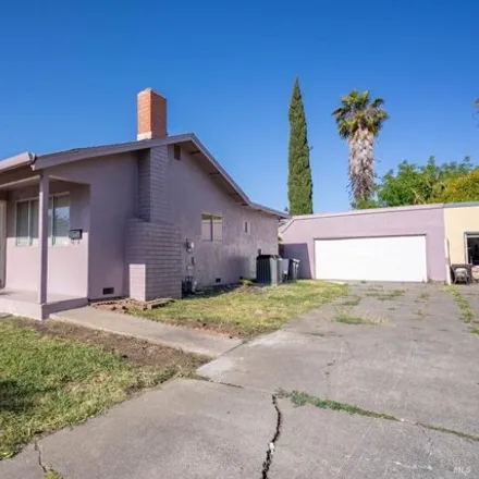 Buy this 3 bed house on 2476 Baltic Drive in Fairfield, CA 94533