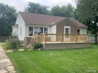 Rent this 3 bed house on 1418 Airway in Michigan, 48327