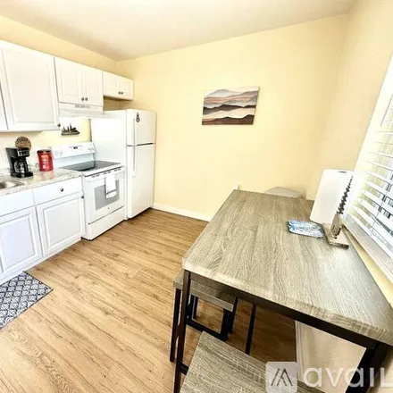 Image 3 - 1430 E Fountain Blvd, Unit 2 - Townhouse for rent