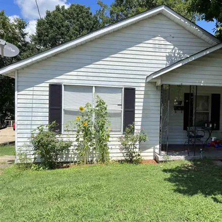 Buy this 2 bed house on 617 West Highland Street in Paragould, AR 72450