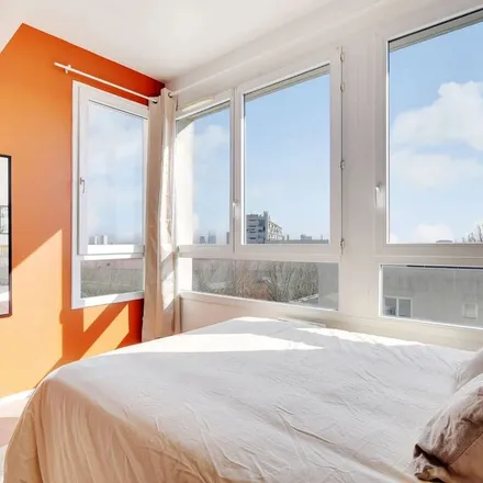 Rent this 1 bed apartment on 7 Rue du Capitaine Morinet in 94270 Le Kremlin-Bicêtre, France
