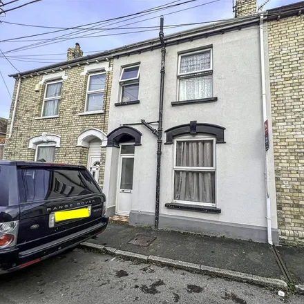 Rent this 3 bed townhouse on Richmond Street in Barnstaple, EX32 7DP