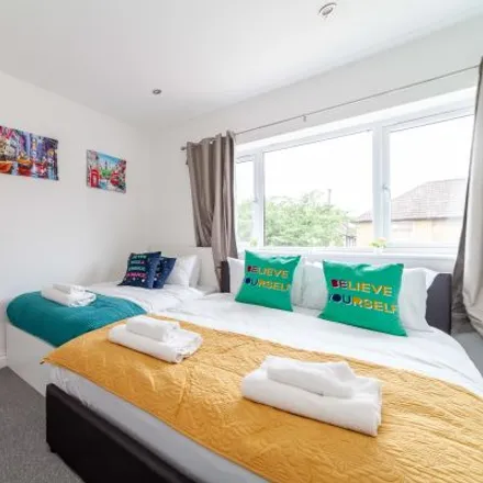 Rent this 5 bed apartment on Meerbrook Road in London, SE3 9QG
