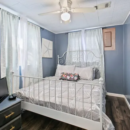 Rent this 3 bed house on Pottsboro
