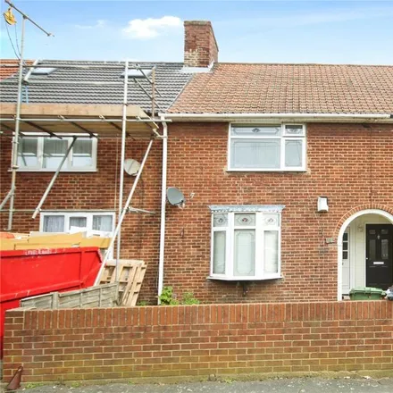 Rent this 2 bed townhouse on Sydney Russell Primary School in Fanshawe Crescent, London