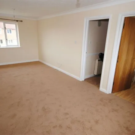 Rent this 2 bed apartment on Earlsfield Drive in Chelmsford, CM2 6SX