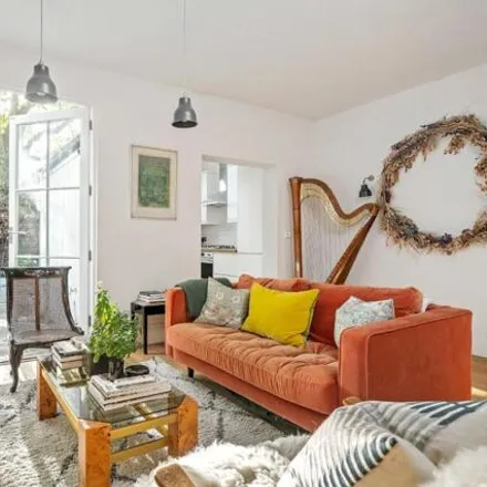 Image 2 - 28 Ridgdale Street, Old Ford, London, E3 2TW, United Kingdom - Townhouse for sale