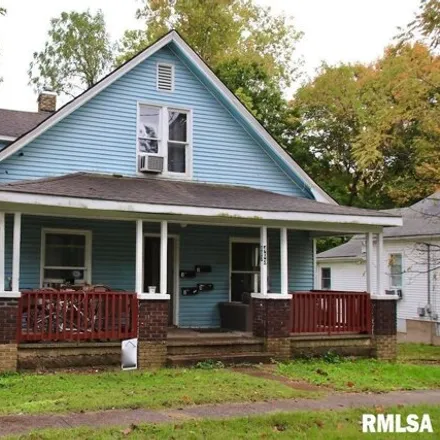 Buy this studio house on 439 West Elm Street in Carbondale, IL 62901