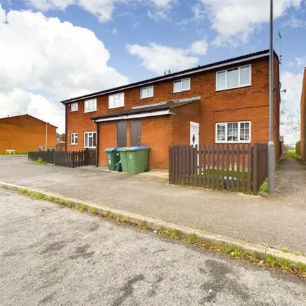 Buy this 3 bed duplex on Cornbrook Road in Aylesbury, HP21 8QY