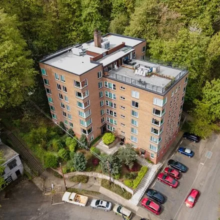 Buy this studio condo on 1242 Southwest College Street in Portland, OR 97201