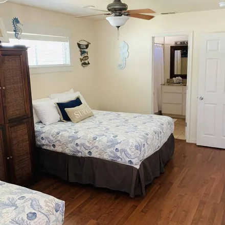 Rent this 2 bed house on Port Aransas in TX, 78373