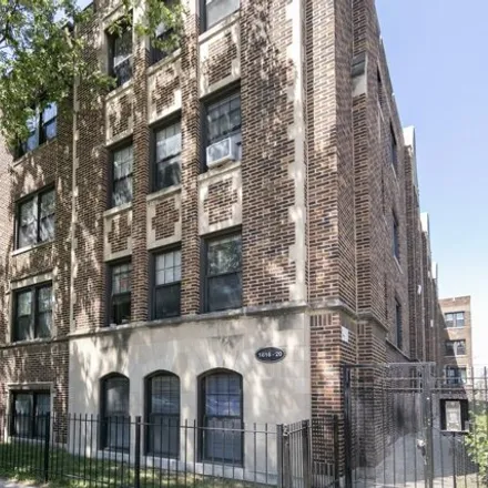 Rent this 1 bed apartment on 1600-1616 West Farwell Avenue in Chicago, IL 60645