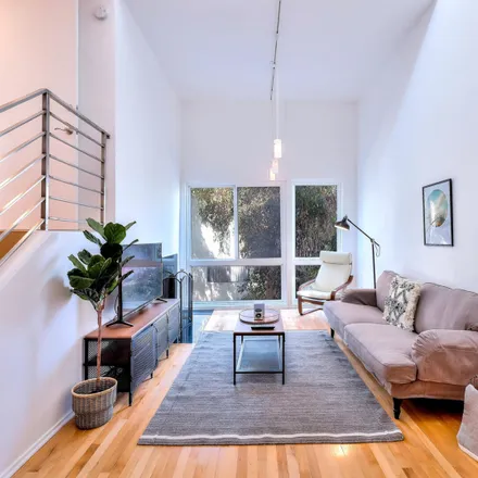 Rent this 2 bed townhouse on Pacific & Driftwood in Pacific Avenue, Los Angeles