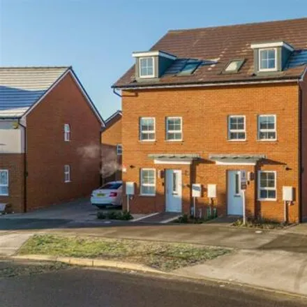 Buy this 3 bed townhouse on unnamed road in Buckinghamshire, HP22 7BR