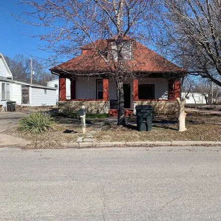 Buy this 3 bed house on 653 Andrews Street in Winfield, KS 67156