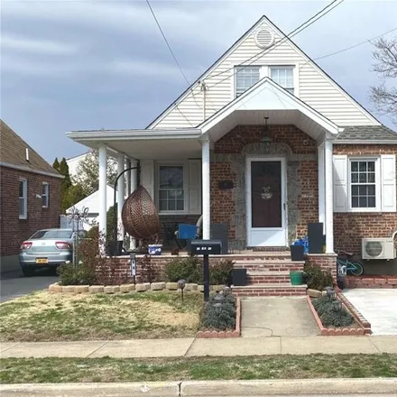 Rent this 3 bed house on 11 Ivy Place in Village of Valley Stream, NY 11581