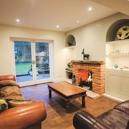Rent this 6 bed apartment on Kiln Road in Tring, HP23 6PD