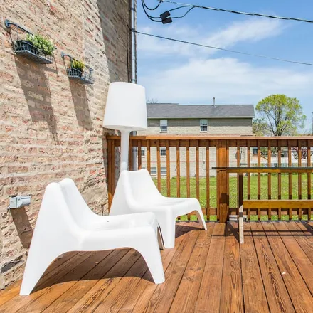 Rent this studio house on 3643 South Indiana Avenue