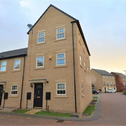 Rent this 2 bed townhouse on Fallbrook Road in Castleford, WF10 5FB