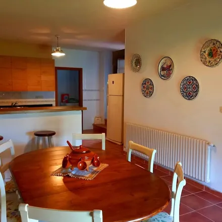 Rent this 6 bed townhouse on 36614 Vilanova de Arousa