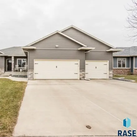 Buy this 6 bed house on 1115 West Whispering Street in Sioux Falls, SD 57108