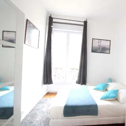 Image 2 - 17 Rue Vital Carles, 33000 Bordeaux, France - Room for rent