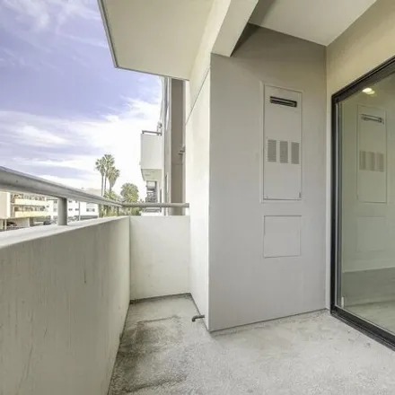 Image 8 - 5050 Rosewood Avenue, Los Angeles, CA 90004, USA - House for rent