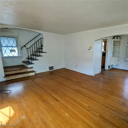 Image 5 - 3761 Menlo Road, Shaker Heights, OH 44120, USA - House for sale