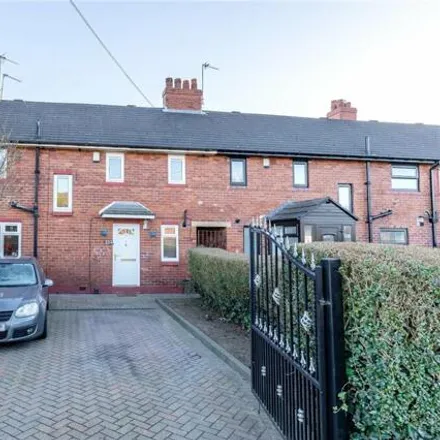 Buy this 3 bed townhouse on Easterly Road Hollin Park Mount in Easterly Road, Leeds